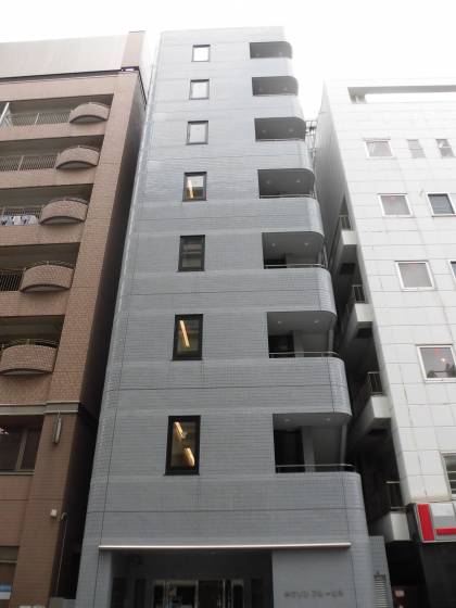歌舞伎座3分 ・ 45坪の大きな教室です。