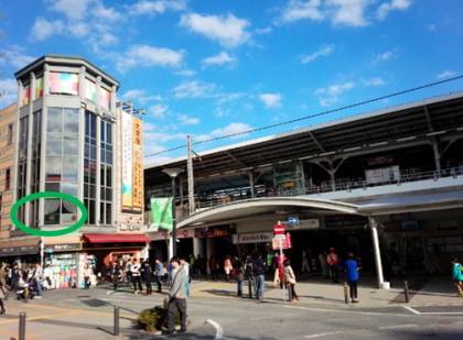 自由が丘駅横、自由が丘デパートの2Fです