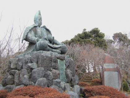 頼朝像（源氏山公園）