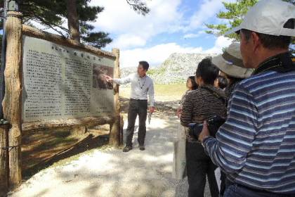 続100名城となった座喜味城の遺構説明