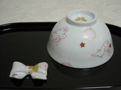 和柄のお茶碗とリボン型箸置き