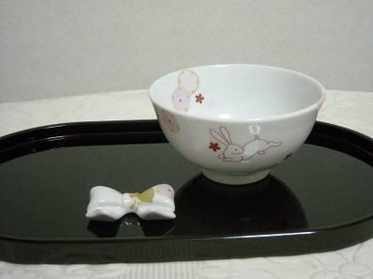 お茶碗の内側にも転写紙を貼りました。