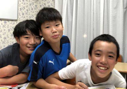小学生英語でリスニング、発音、文法！
