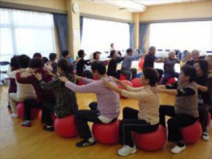60代~80代の皆さんのレッスン風景