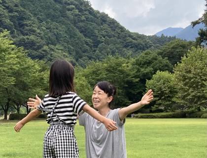 公園や芝生上でのヨガもしております。